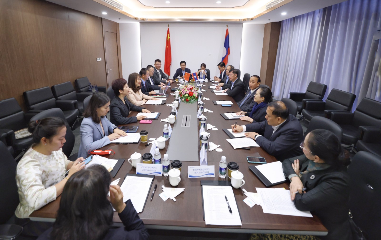 老挝卫生部部长本樊·普玛莱希率老挝卫生部代表团莅临国产偷拍
参访1_副本.jpg